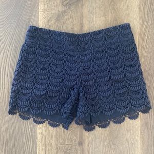 4/$10 Loft Riviera short in navy women’s size 00